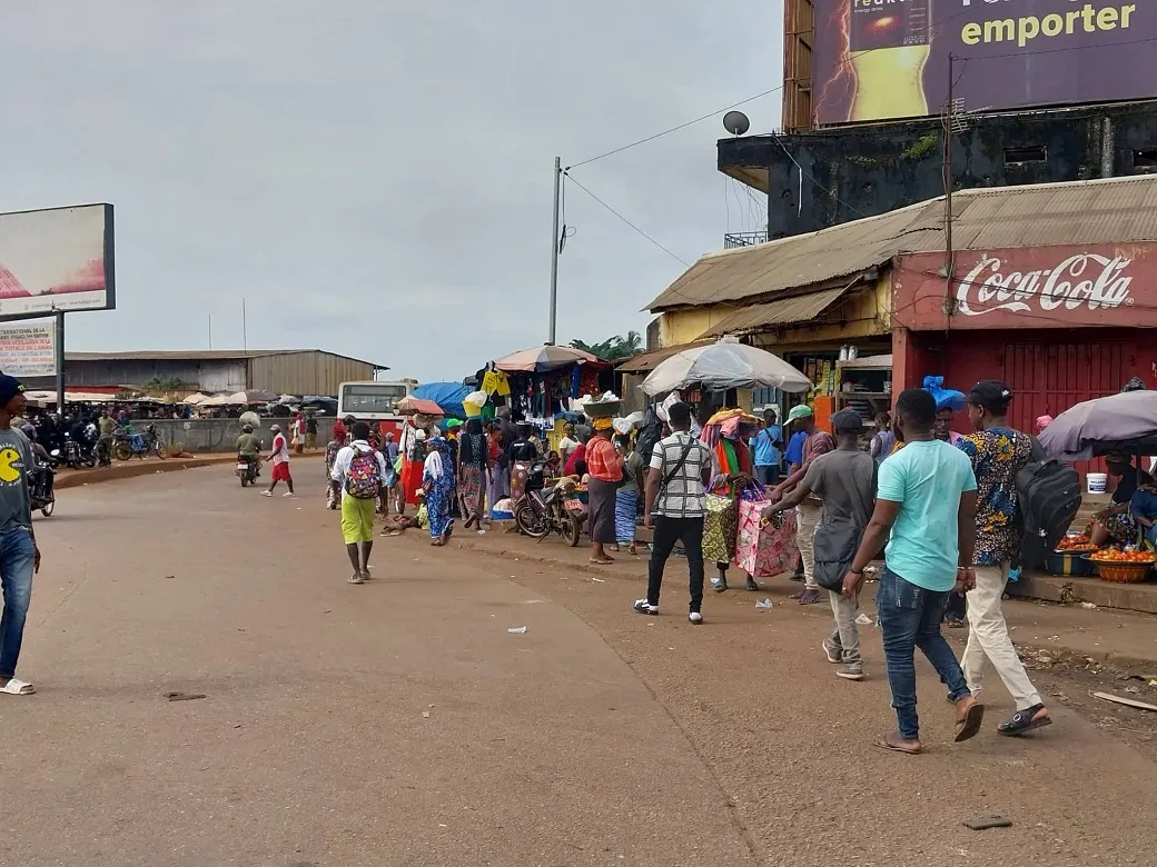 Matoto Le trottoir devenue une propriété privée à Conakry AGP GUINEE