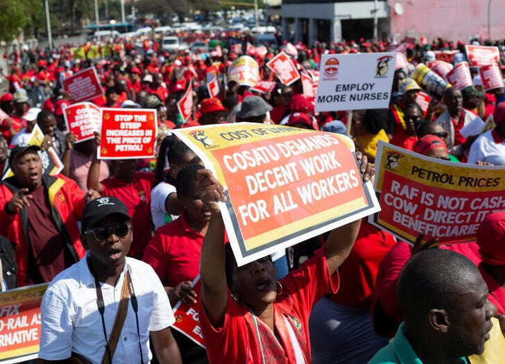 Des salariés sud-africains manifestent contre le coût de la vie