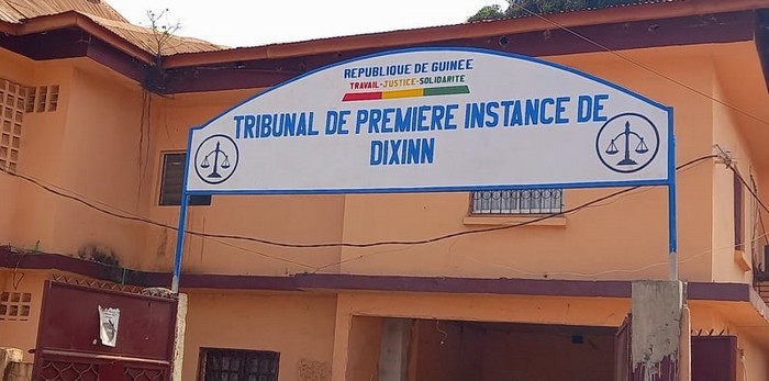 Guinée/TPI de Dixinn : Un jeune chauffeur  jugé pour détention illégale d’arme  et menace de mort