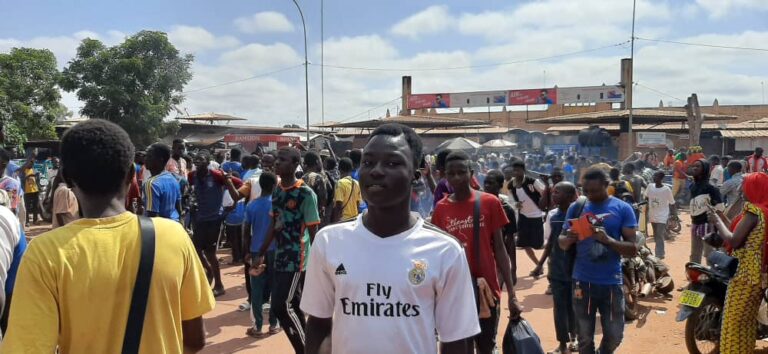 Burkina : des manifestants réclament la démission du président Damiba