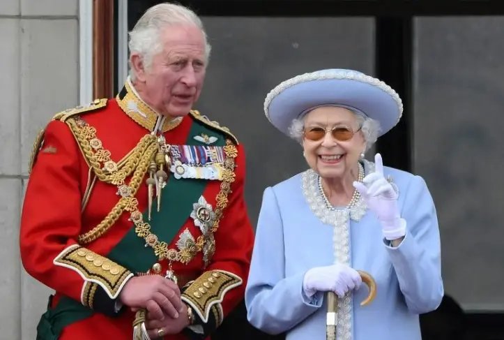 Charles III succède à Elizabeth II après la plus longue attente de l’Histoire