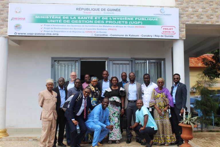 Conakry : la mission de la revue du portefeuille Santé de la Banque mondiale échange avec l’équipe de l’UGP
