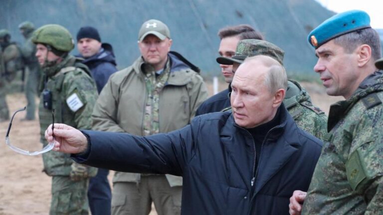 Vladimir Poutine assiste à l’entraînement des forces de dissuasion nucléaire