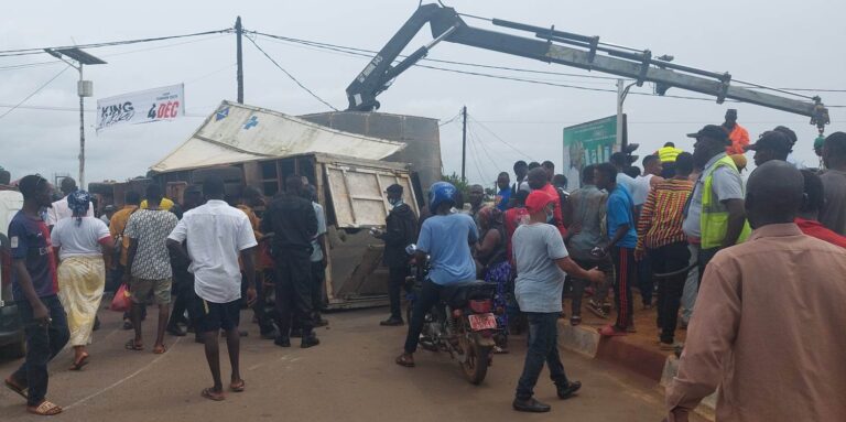 Matoto-Accident de la circulation: Un camion  grue percuté à la Tannerie