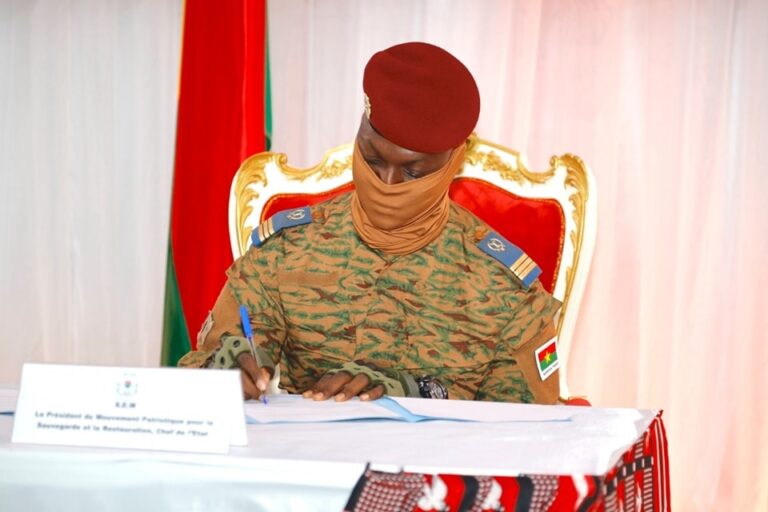 Clôture des assises nationales : la Charte de la Transition signée, le Capitaine Ibrahim TRAORE Président du Faso