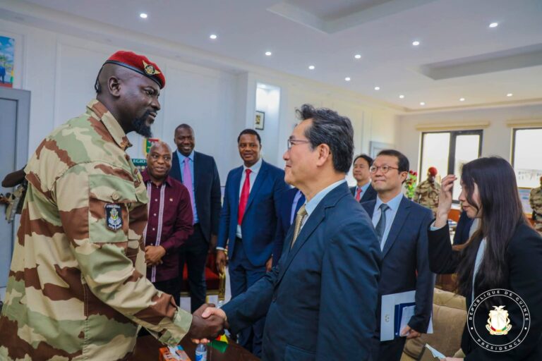 Guinée/Diplomatie : Le Chef de l’Etat reçoit successivement l’ambassadeur de l’Union Européenne et le ministre Sud-Coréen de l’agriculture