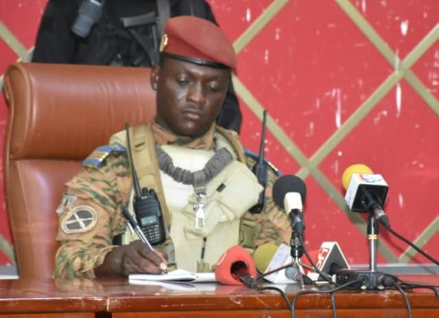 Burkina : le capitaine Traoré officiellement nommé président