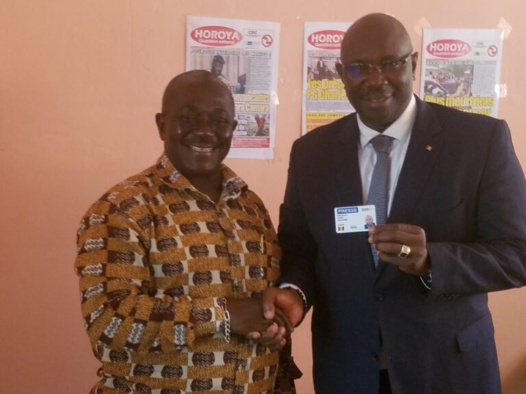 Conakry : L’antenne de l’UPF remet les cartes  des membres de sa section