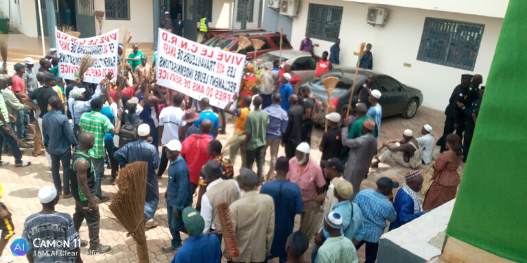 Conakry/Assainissement: Des anciens travailleurs du SPTD réclament plus de 3 milliards fg  d’indemnités à l’ANASP