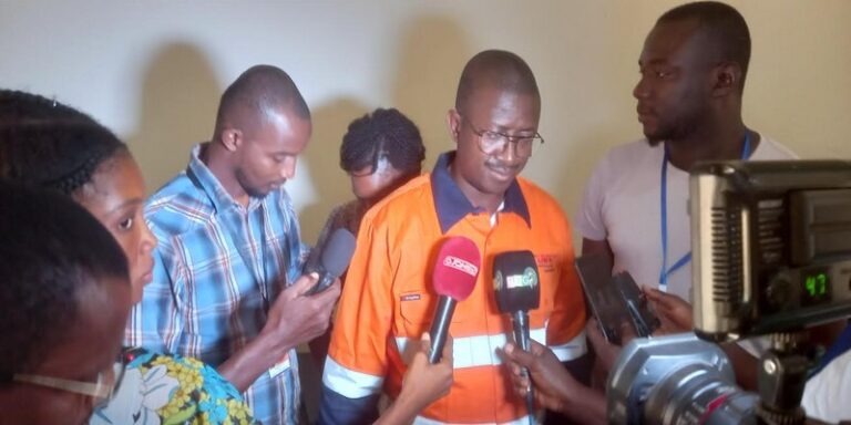 Réhabilitation de la voirie urbaine de Boké : Les Autorités locales présentent les dons à la Presse