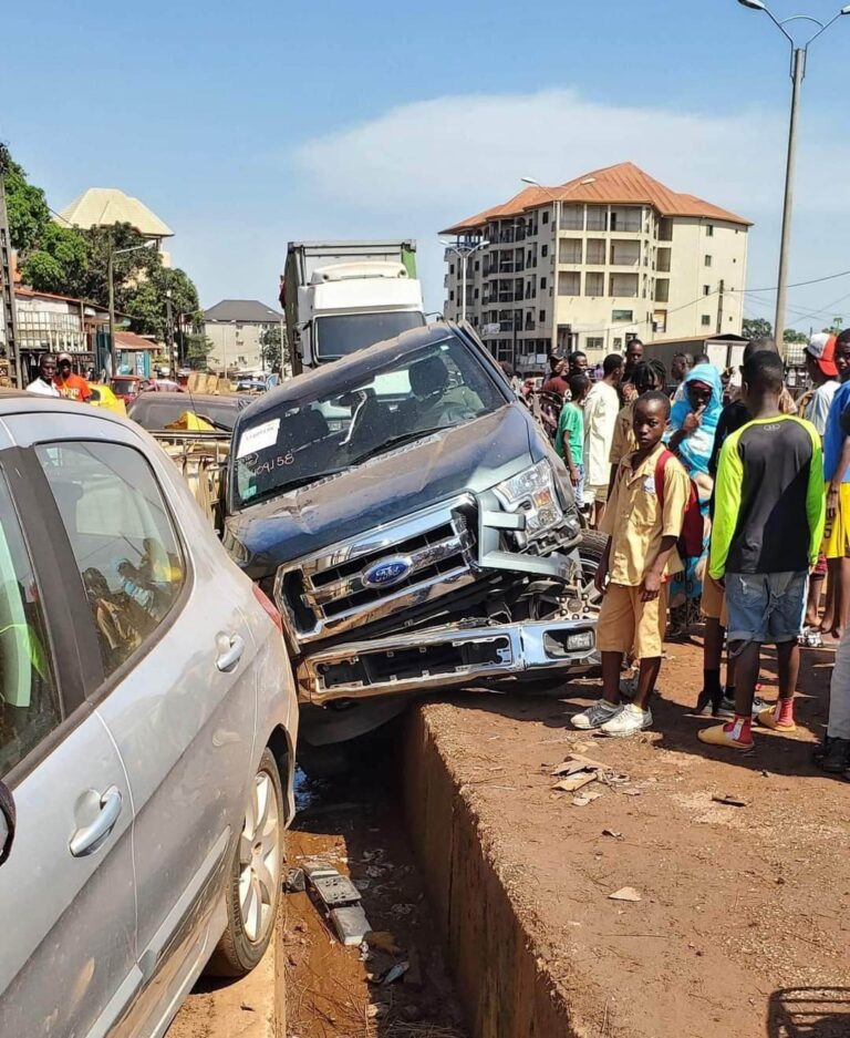 Conakry/Société : Trois personnes dont un bébé périssent dans un accident de la circulation au carrefour Bomboly