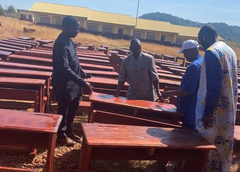 Koubia-Education : L’UNICEF offre des tables bancs aux collèges de Koubia