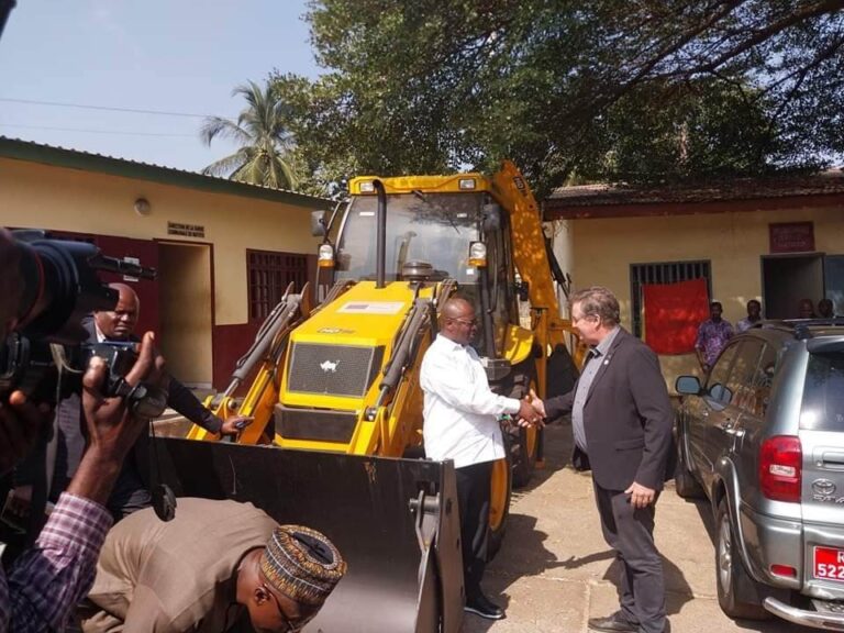 Conakry/Matoto-Lutte contre l’insalubrité : la commune se dote d’une tractopelle