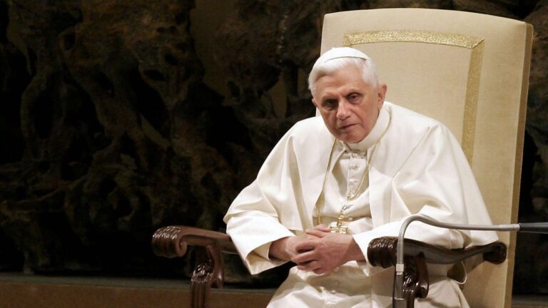 Le pape émérite Benoît XVI « gravement malade »