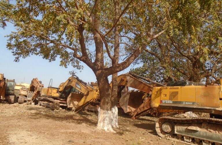 Mandiana/environnement : Plus de 25 machines Poclain saisies et transportées au camp militaire
