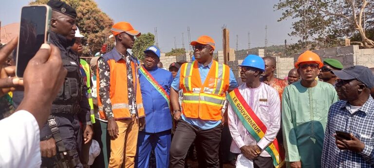 Boké-Santé: Le Premier ministre visite le centre d’hémodialyse en plein chantier