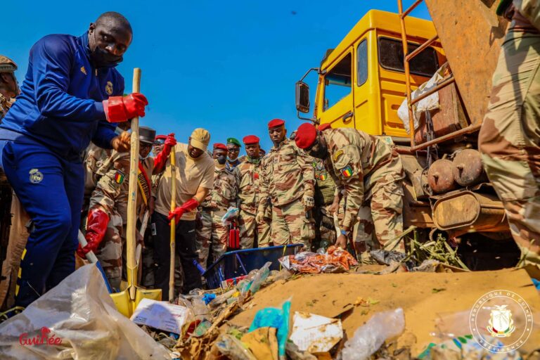 Kindia: Colonel Mamadi Doumbouya élargit la campagne d’assainissement au-delà du grand Conakry