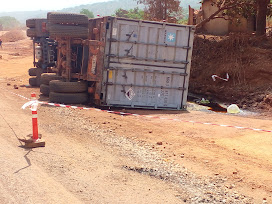 Mamou: Un camion transportant de l’acide chlorhydrique se renverse au quartier Séré