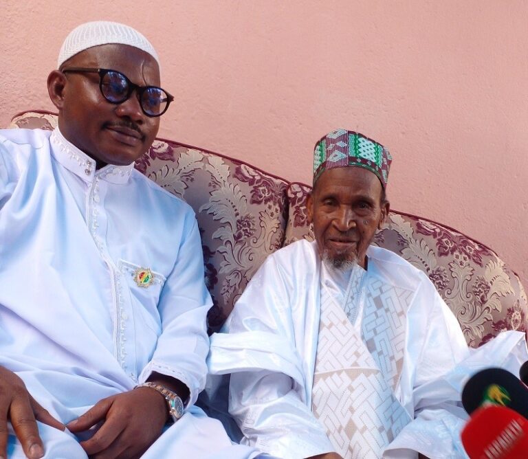 Mamou: L’ancien président de l’Assemblée Nationale  El hadj Boubacar Biro reçoit le président du CNT