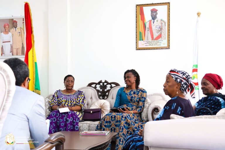 Guinée/MIC: La ministre de l’information a reçu en audience les facilitatrices du dialogue social.