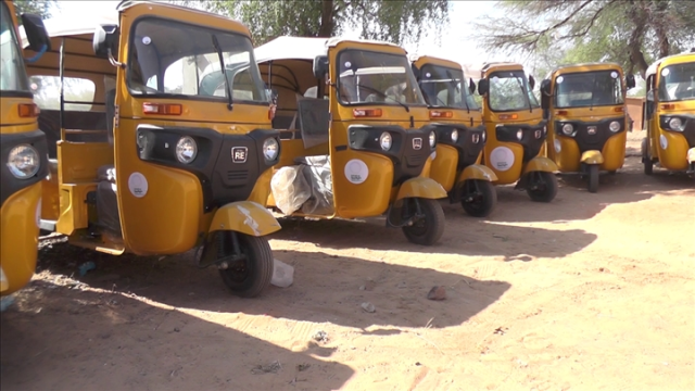 Guinée: Le Gouvernement interdit  l’importation des motos tricycles à usage de transport en commun jusqu’à nouvel ordre (Communiqué)