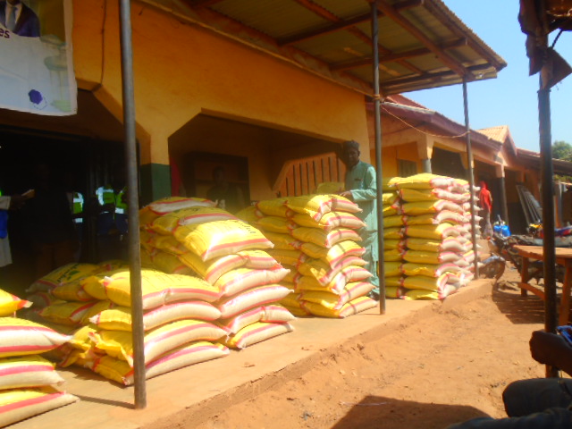 Mandiana/Humanitaire : La Fondation Tidiane Koïta  offre 300 sacs de riz aux familles démunies