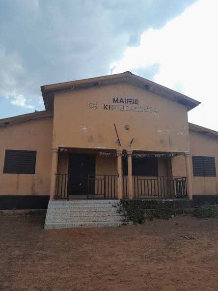Siguiri : la mairie de la commune rurale de Kignébakoura fermée depuis 2018, n’est toujours pas opérationnelle