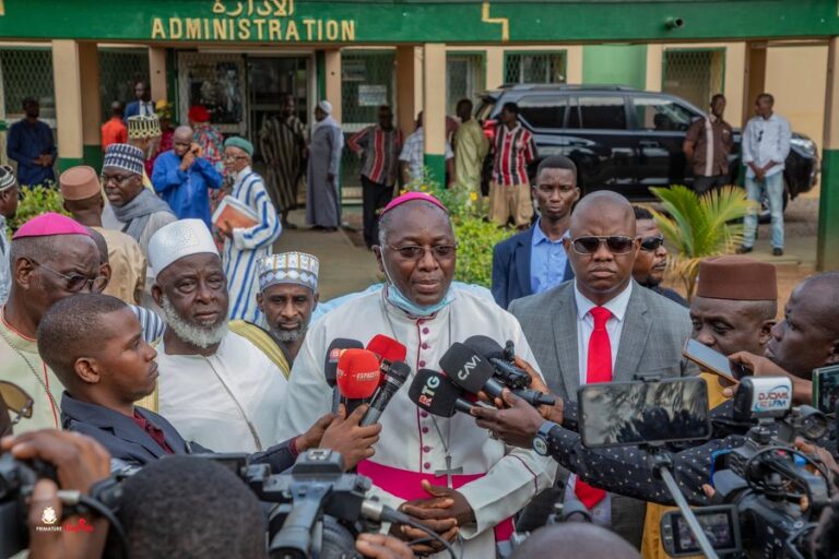 Guinée/Pourparlers entre le Gouvernement et les Forces Vives: Les lignes ont nettement bougé (Monseigneur Jean Boston)