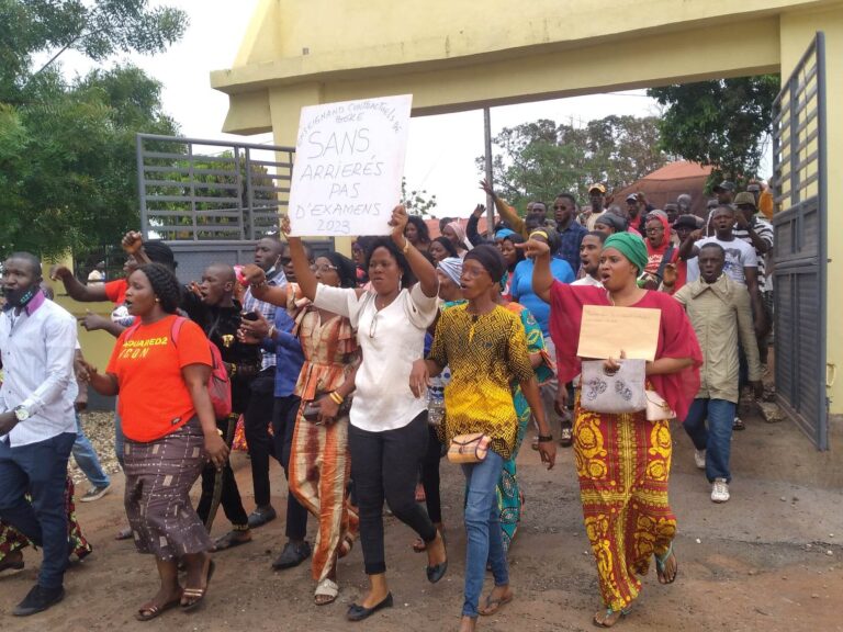 Boké/Education : Les enseignants contractuels de nouveau dans la rue pour réclamer leurs salaires