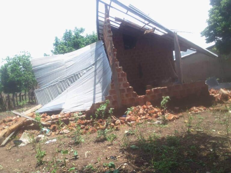 Lélouma : une tornade tue un jeune garçon à Petewel