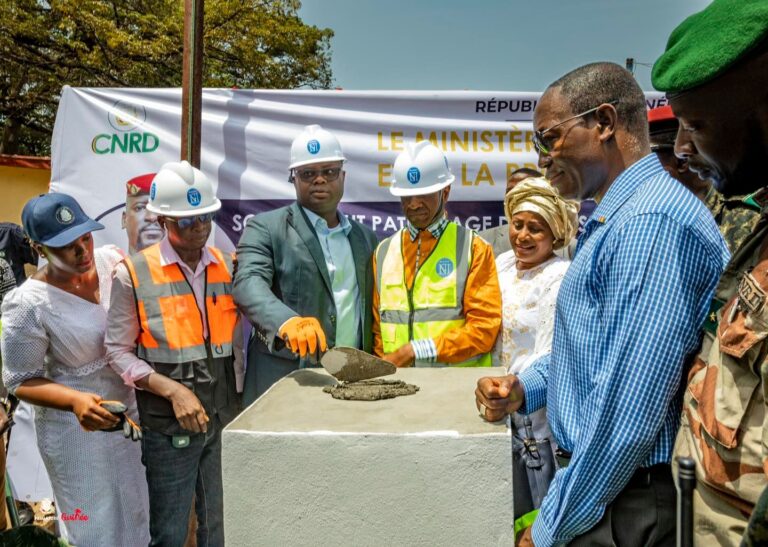 Guinée/Sécurité: Le premier ministre pose la première pierre du commissariat urbain de Boulbinet