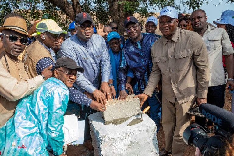 Guinée/Education: Le PM lance les travaux de construction de 1.000 salles de classe