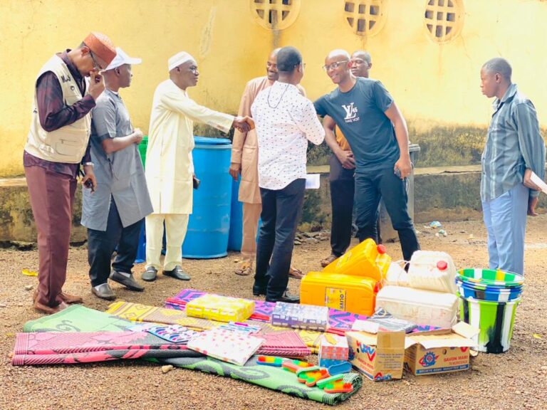 Boké/UNICEF: Remise de kits hygiéniques aux enfants mineurs en conflit avec la Loi