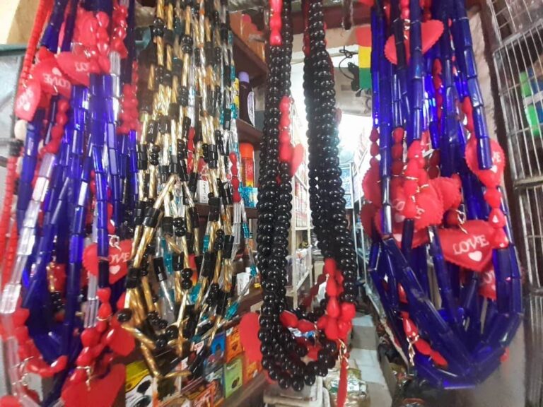 Société : Perles de reins ou baya, ingrédients de séduction et de sensualité