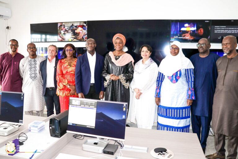 Guinée/MIC: Remise officielle de la salle de veille médiatique au Ministère de l’Information et de la Communication par  CANAL+Guinée