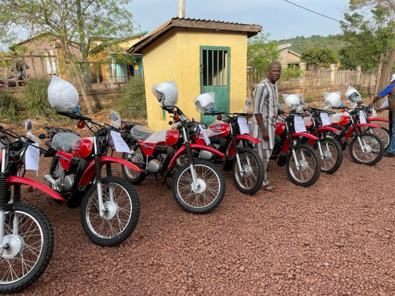 Koubia: L’UNICEF offre huit motos au district sanitaire