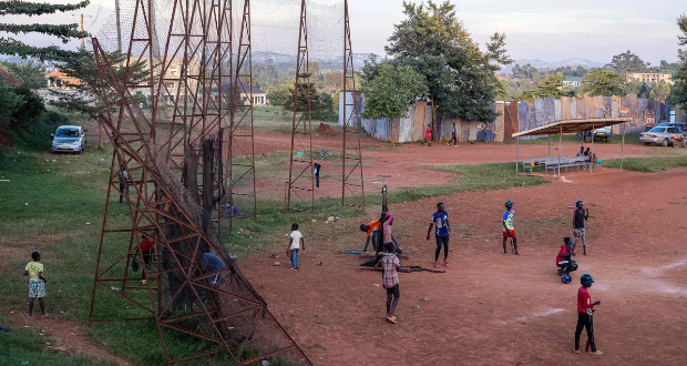 Ouganda : 25 morts dans une attaque contre une école, selon la police