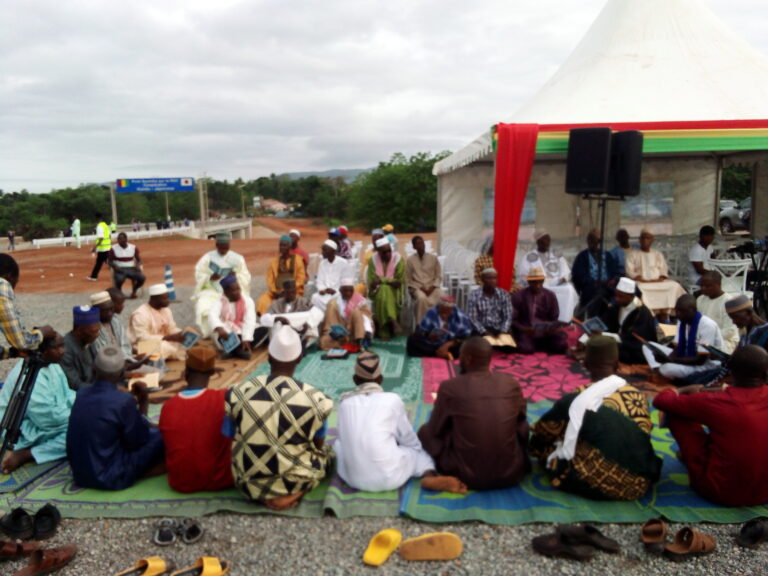 Dubréka/Inauguration du pont Soumba: Les populations riveraines de Khabitaye commencent à prendre d’assaut les lieux