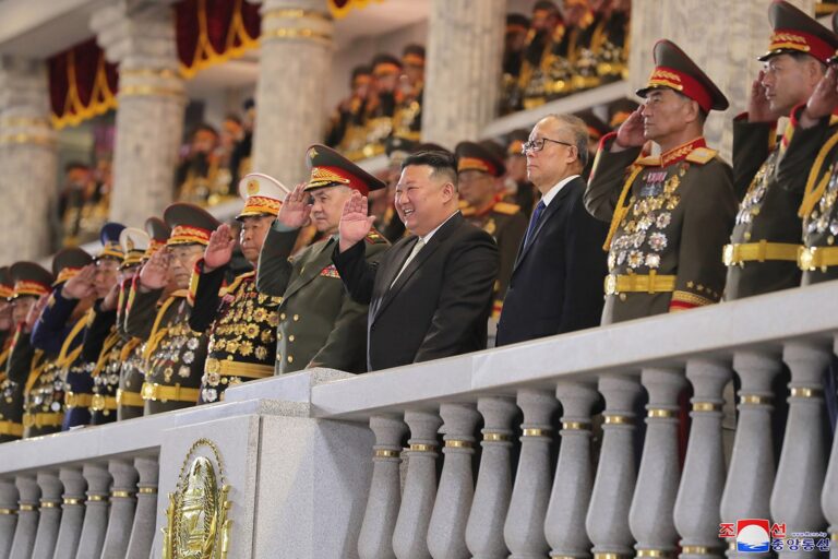 RPD de Corée : Parade militaire consacrée au 70ème anniversaire de l’issue victorieuse de la guerre de Libération de la patrie (Media d’Etat)