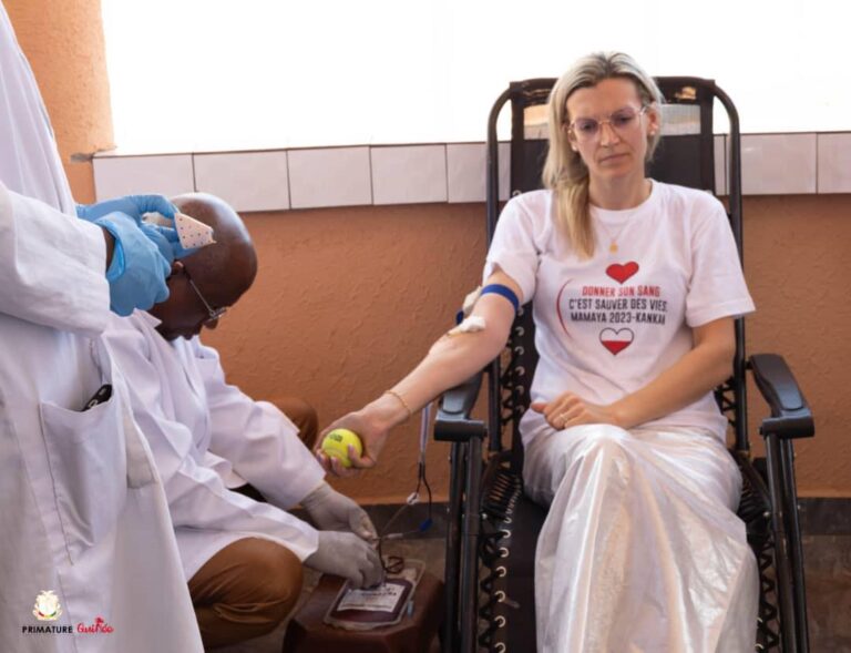 Guinée/Santé: La première Dame a procédé au lancement officiel de la campagne de don de sang dans la région de Kankan