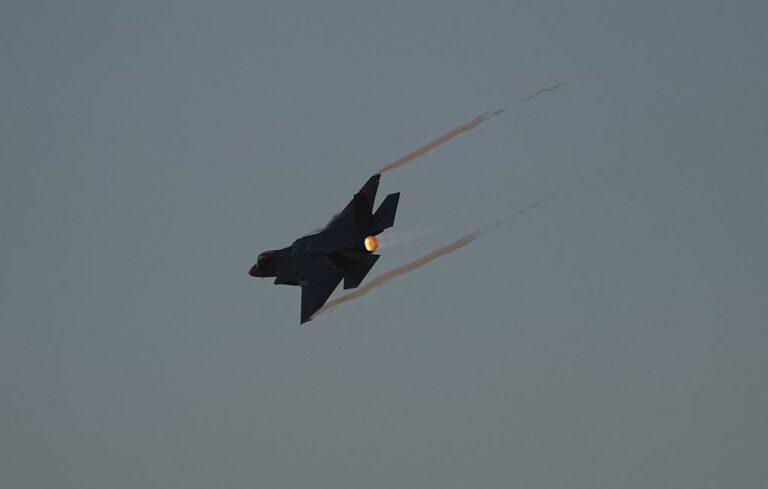 Le Su-30 russe empêche la violation de la frontière par le drone américain Reaper au-dessus de la mer Noire