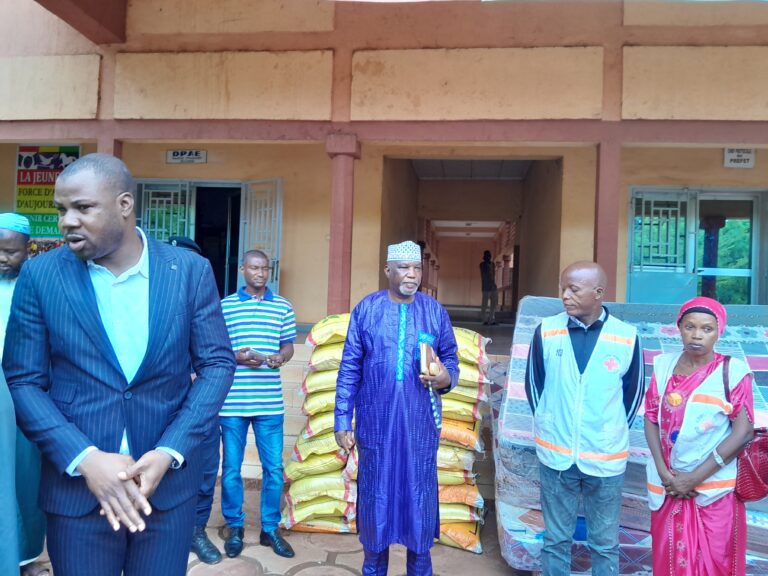 Siguiri : La fondation Tidiane Koïta vole au secours des sinistrés des récentes inondations