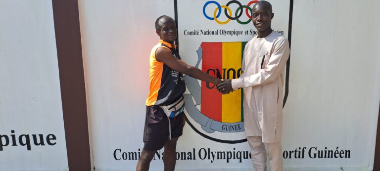 Sport/Randonnée: Un randonneur fait le trajet Benin-Guinée  à pied