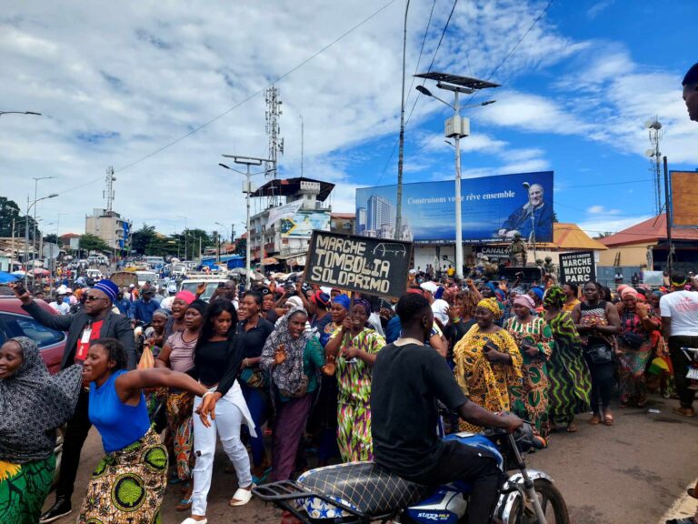 Guinée/Retour du Président de la transition : Des citoyens mobilisés à l’aéroport s’expriment