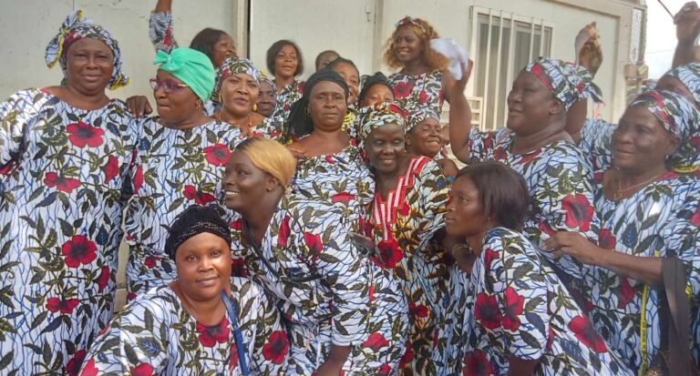 Conakry/Kaloum : Les femmes vendeuses du port autonome de Conakry célèbrent l’An 2 du CNRD