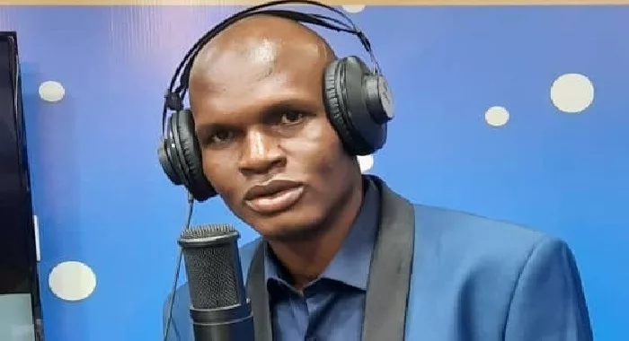 Guinée: La HAC suspend le journaliste Bouka Barry de la Radio Sabari FM pour un mois