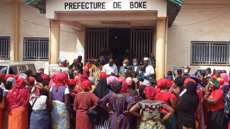 Boké-Manifestation : Plusieurs jeunes opposés à la pose des compteurs prépayés dispersés à Dembaya et Filira