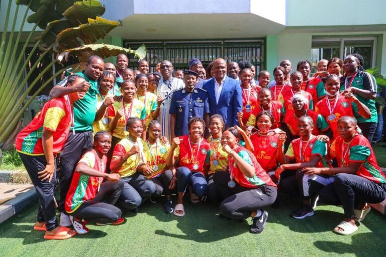 Guinée/Handball: Les équipes cadette et junior reçues par le ministre de la jeunesse et des sports