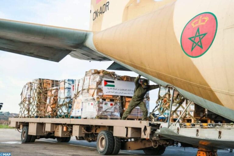 Aide humanitaire aux populations palestiniennes : Départ de deux avions militaires de la base aérienne de Kénitra en direction de l’aéroport d’El Arich, en Egypte*