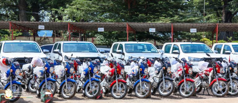 Guinée-Média : Remise d’équipements aux différentes Directions du Ministère de l’Information et de la Communication